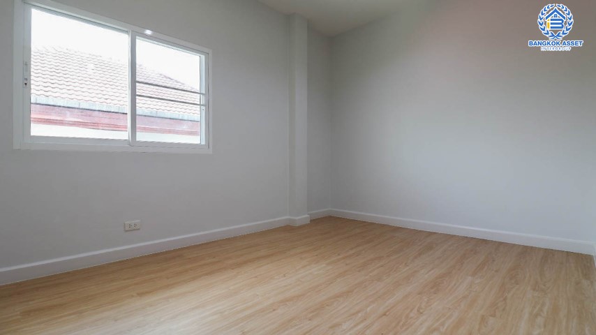 *****บ้านเดี่ยวมือสองย่านกรุงเทพมหานคร ม.ซอยลาดพร้าว25 ลาดพร้าว เนื้อที่ 34 ตร.ว. ฟังก์ชัน 3 ห้องนอน 3 ห้องน้ำ 2 ที่จอดรถ สภาพมือ 1 สร้างใหม่ไม่เคยอยู่ บนทำเลดี เชื่อมต่อหลายเส้นทาง ใกล้รถไฟฟ้าสายสีน้ำเงิน "สถานีลาดพร้าว" และทางด่วน "ศรีรัช" จองเลย!